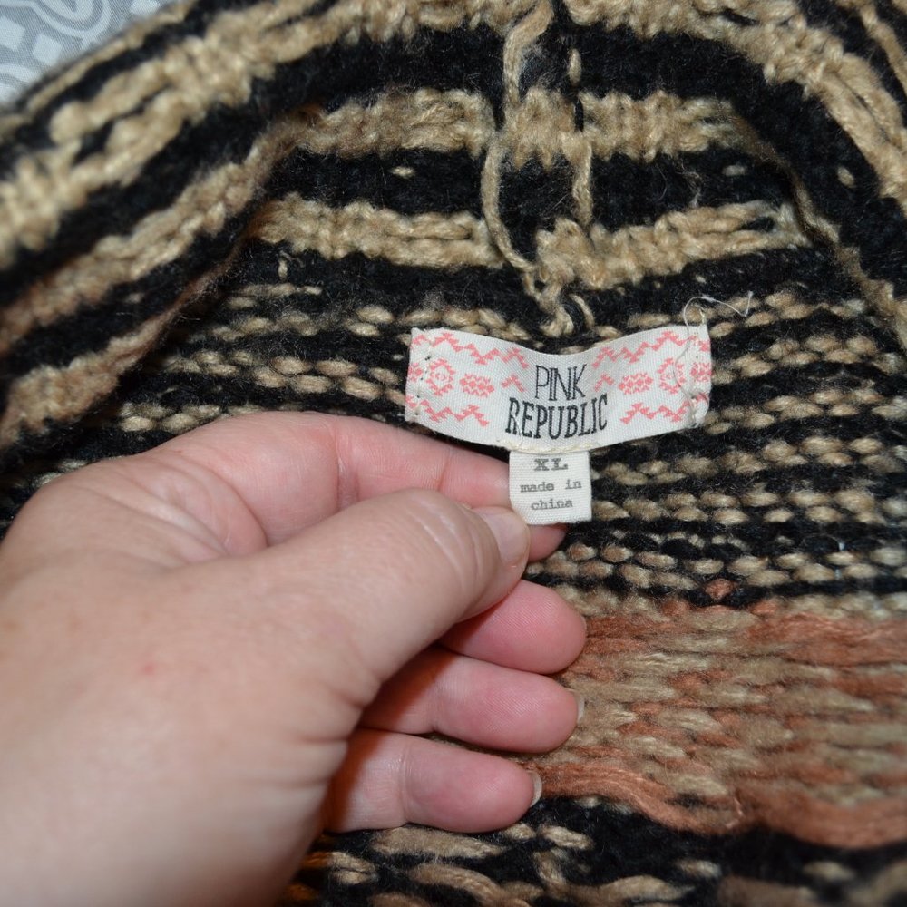Pink Republic Aztec Pattern Open Draped Knit Cardigan - Picture 15 of 16